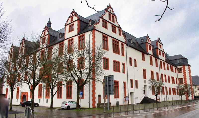 Datei:Schlossfassade vt.jpg